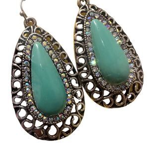 Elegant Man-Made Mint crystals 
Filigree Earring,NWT